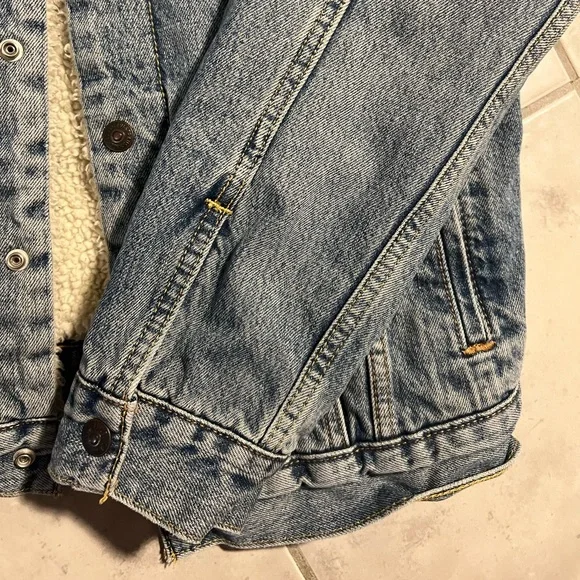Levi’s Sherpa Trucker Distressed Wash Denim Jacket M - Picture 8 of 16